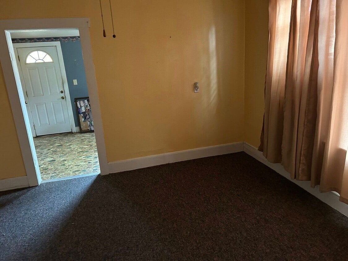 Building Photo - 1502 Camille St