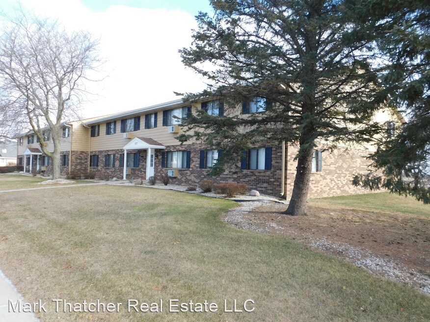 Foto principal - 625-627 S River Rd