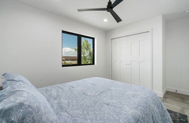 Foto del edificio - 1205 Trails Creek Ave