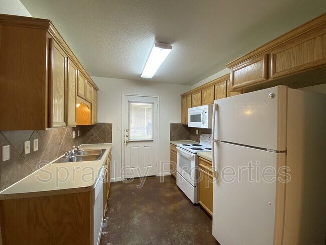 Building Photo - 5604A Luxor Dr