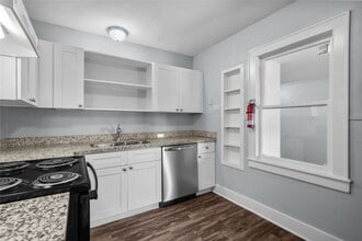 Building Photo - 623 18th Ave N