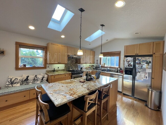 Building Photo - 4834 SE Kelly St