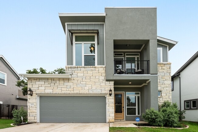 Front Of House - 1616 Woodwind Ln
