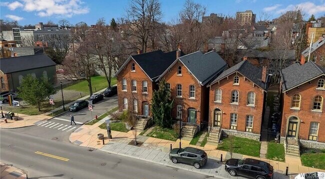 Esquina de las calles Allen y Park - 153 Allen St