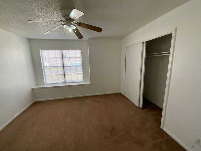 Foto del edificio - 2604 Woodlands Dr