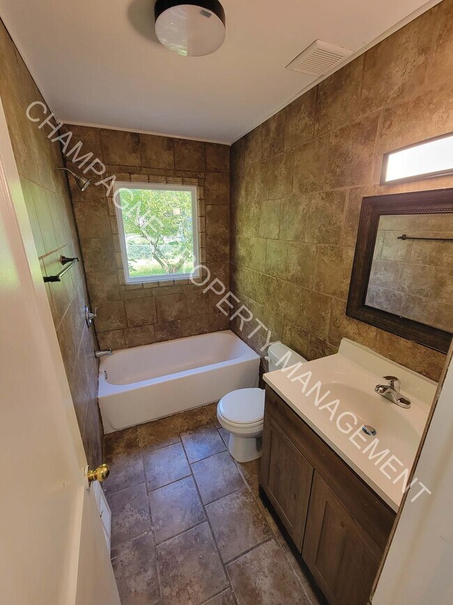 Foto del edificio - Newly Remodeled 3 Bed 2 Bath Single Family...