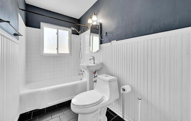 Foto del edificio - 3818 W 25th Ave