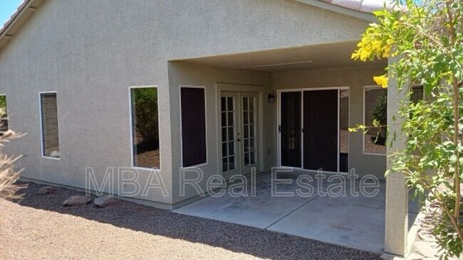 Foto del edificio - 9816 E Keats Ave