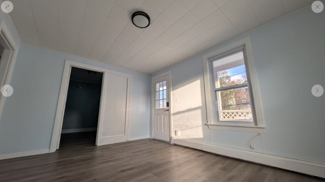 Building Photo - 467 Burgess St
