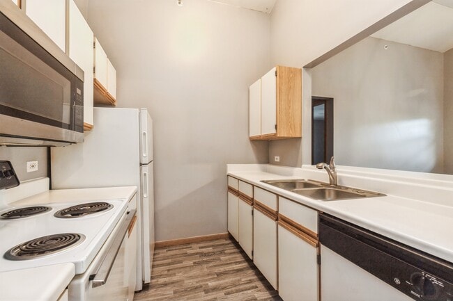 Building Photo - 1435 Spring Brook Ct