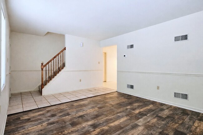 Foto del edificio - 83 Brookfield Rd