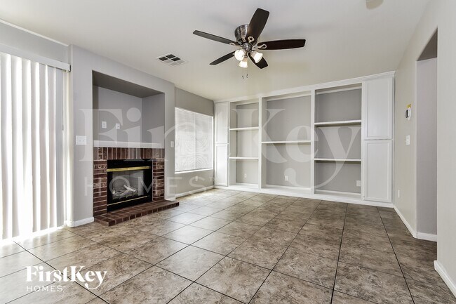 Foto del edificio - 8717 Blooming Sand Ave