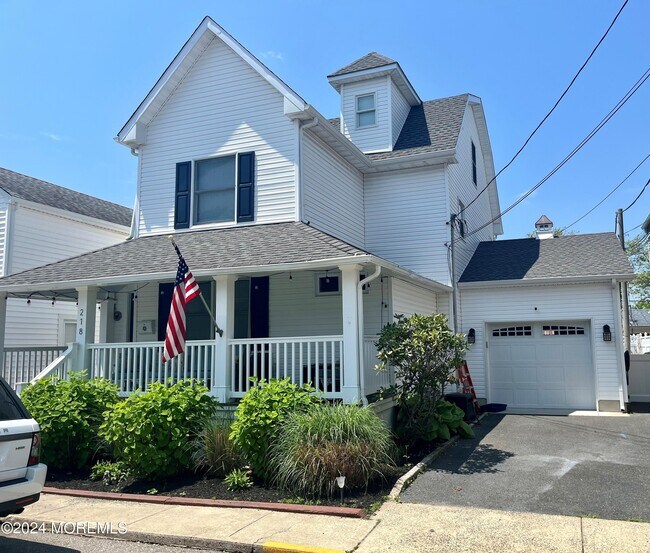 Building Photo - 218 Marine Pl