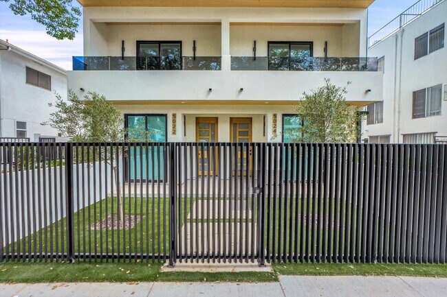 Foto del edificio - 5026 Cahuenga Blvd