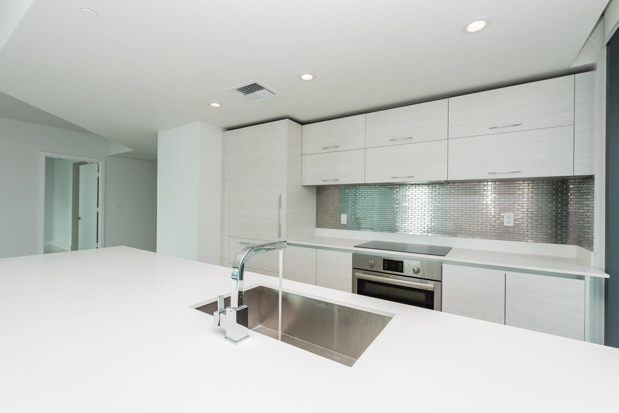 Foto principal - 1300 S Miami Ave