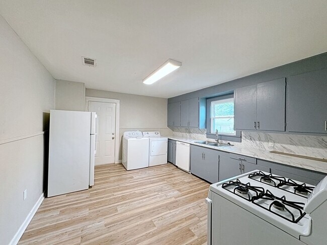 Building Photo - 2 Bedroom House in Port Allen