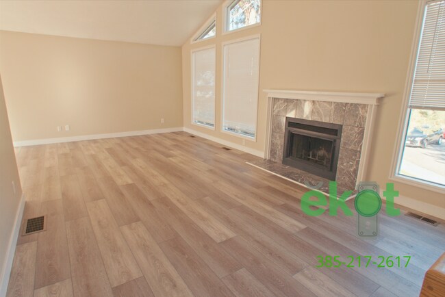 Foto del edificio - Spacious 5 Bedroom Home in Cottonwood Heights