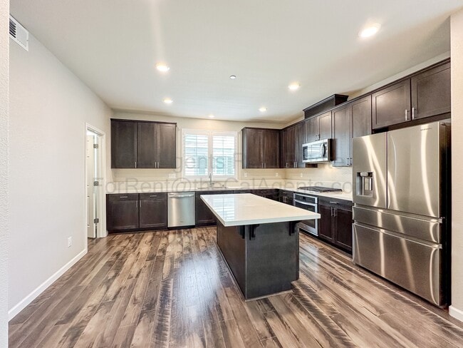 Building Photo - 3331 Rosenblatt St