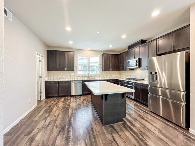 Foto del edificio - 3331 Rosenblatt St