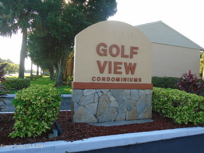 Foto del edificio - 2724 Golf Lake Cir