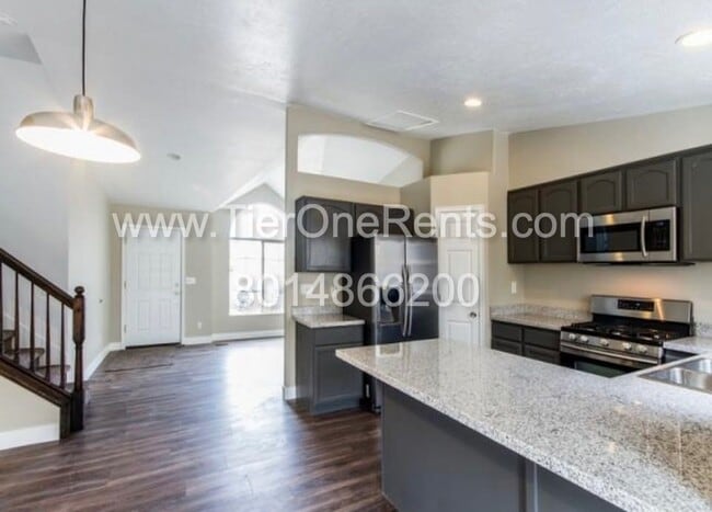 Building Photo - This property offers a NO DEPOSIT option a...