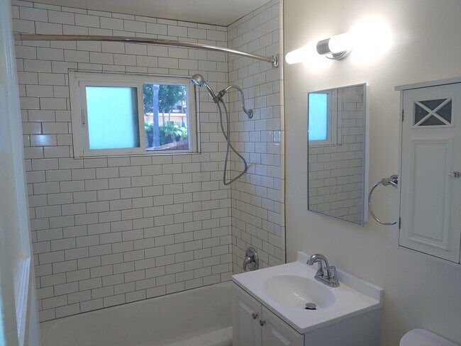 Foto del edificio - 1740 Sunset Cliffs Blvd