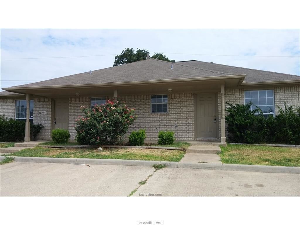 1208 hollow Cir, Bryan, TX 77801 Townhome Rentals in Bryan TX