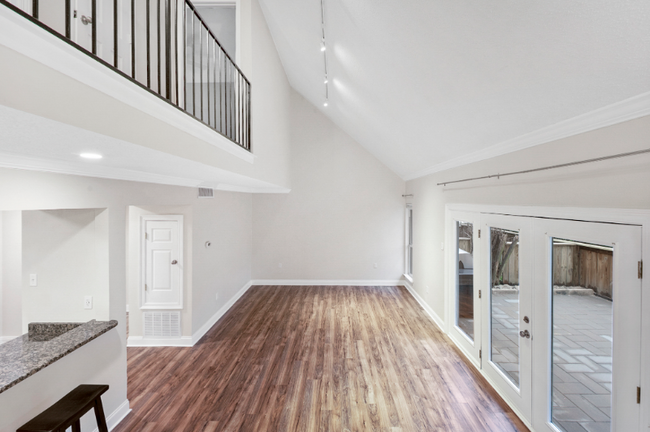 Building Photo - 350 Atalin St