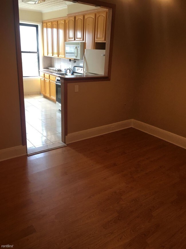 Building Photo - 2 br, 1 bath  - 6416 Madison St 2