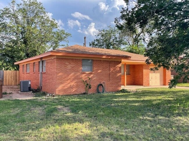 Foto del edificio - Cozy & Modern 3-Bedroom Retreat in Big Spring