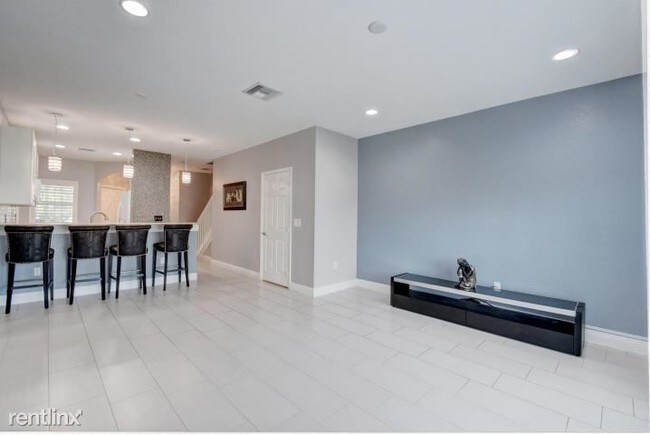 Foto del edificio - 4 br, 3.5 bath  - 1740 San Benito Way Unit 1