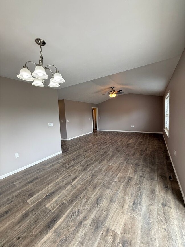 Foto del edificio - NEWLY REDESIGNED 4BR Basement home!!!!