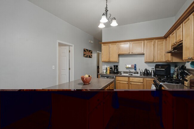 Building Photo - 3814 N Marshfield Ave