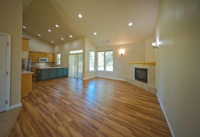 Building Photo - 716 N Vercler Rd