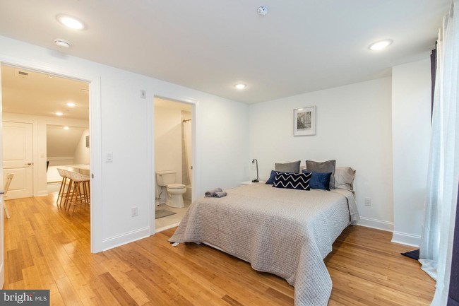 Building Photo - 4059 Baring St