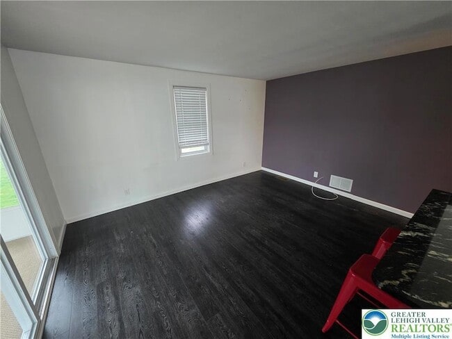Building Photo - 327 N Lehigh Ave