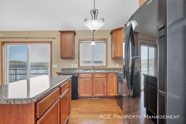 Building Photo - 486 Bluebird Dr