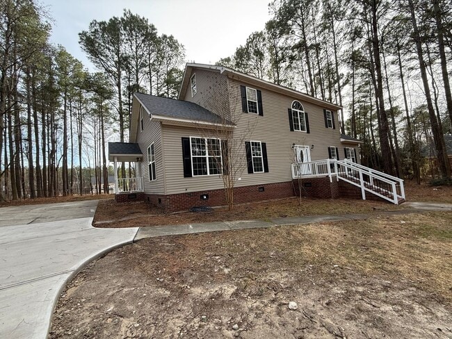 Foto del edificio - Private 4BD, 2.5BA Fuquay Varina Home on a Large Lot with a Fenced Yard and First Floor Master Be...