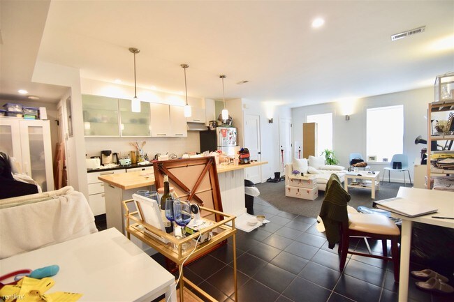 Building Photo - 1 br, 1 bath Apartment - 201 Washington Ave