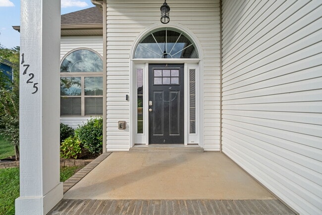 Building Photo - 1725 Rains Rd