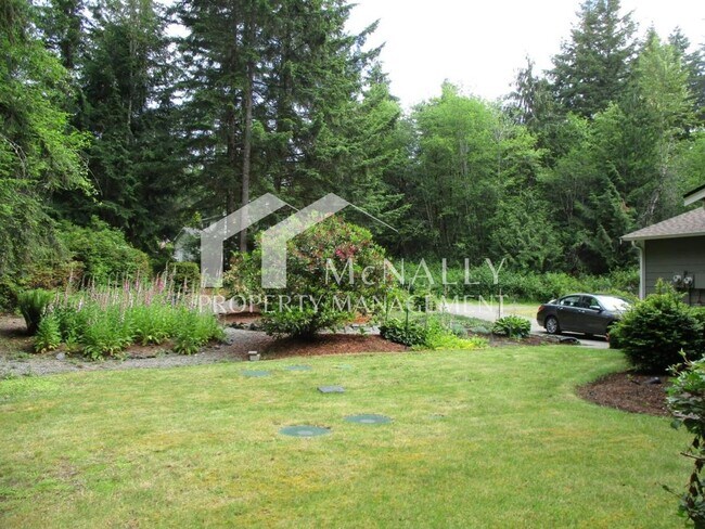 Foto del edificio - Charming 2 Bedroom 2 Bath Duplex