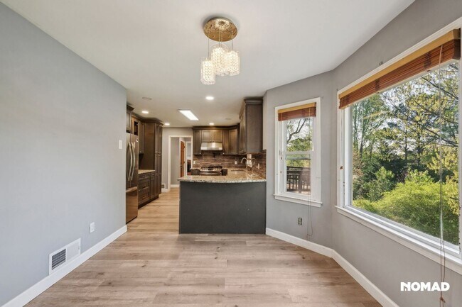 Foto del edificio - Spacious 3BR, with bonus room House in Law...