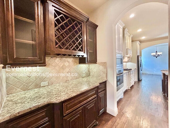 Building Photo - Gorgeous 4-Bedroom Home with Garage / Pet-...