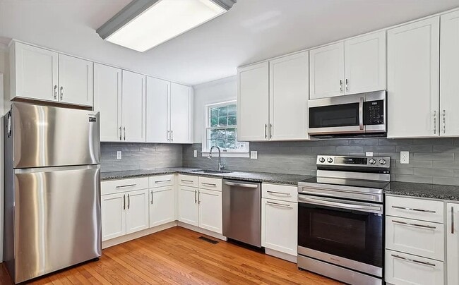 Foto del edificio - 103 Huntington Ct