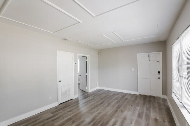 Building Photo - 381 Carolina Ave