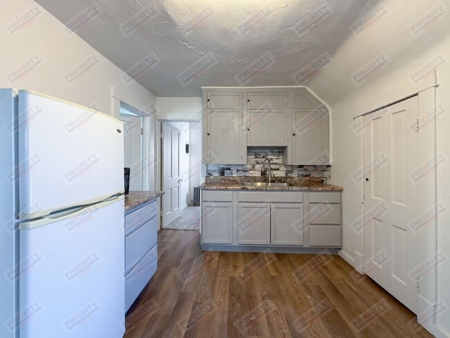 Foto del edificio - 500 Carey Ave