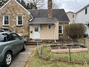 Building Photo - 206 High St
