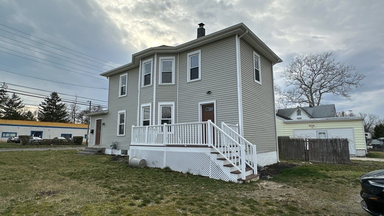 Primary Photo - 102 W Delilah Rd