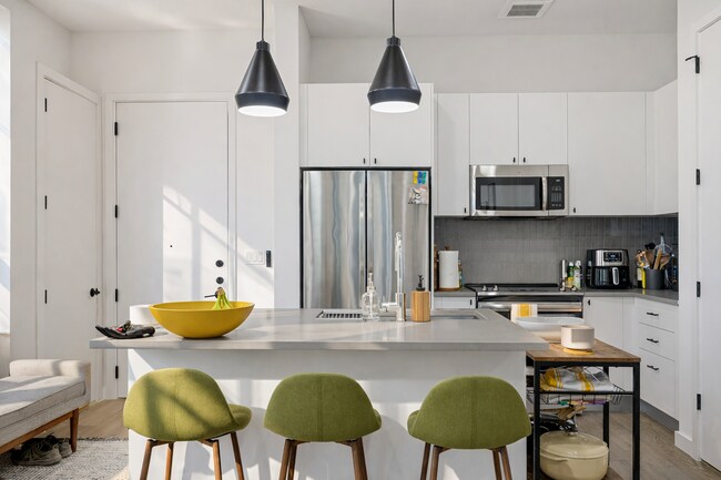 Foto del edificio - 800 Embassy Dr