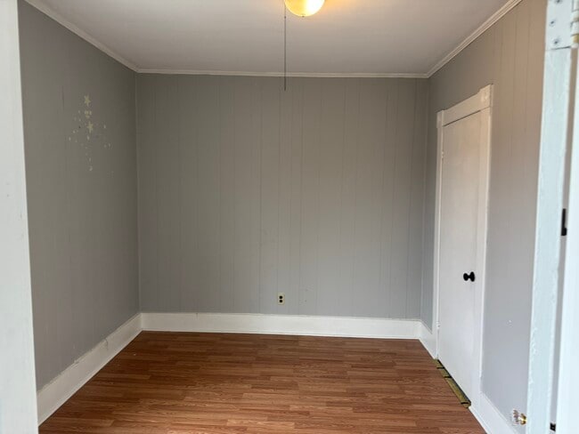 Building Photo - 56 Long St